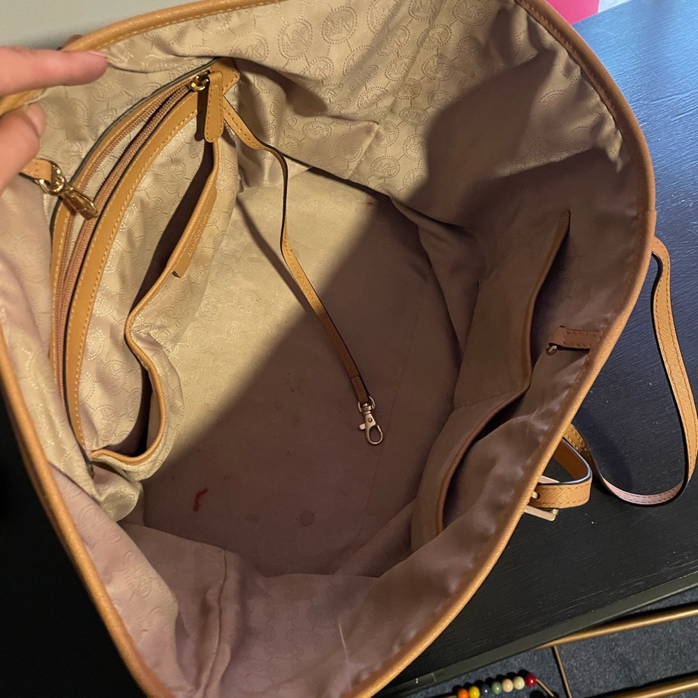 Michael Kors tote - Picture 2 of 2